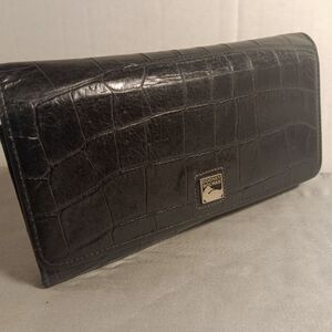 Vintage Dooney and Bourke Black Croc Embossed Leather Tri-fold Wallet